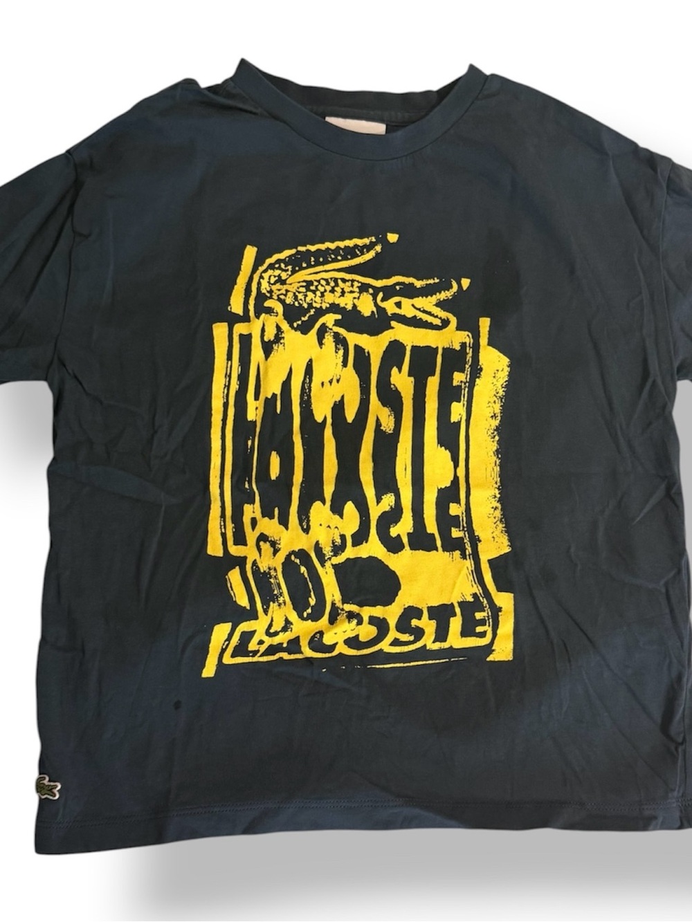 VGUC Lacoste Kids Graphic T‑Shirt in Navy with Yellow Crocodile Logo (Kids 8)